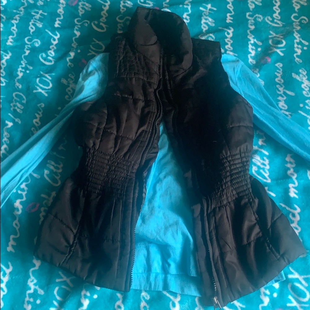 Puffer vest and long sleeve bundle!! 😍